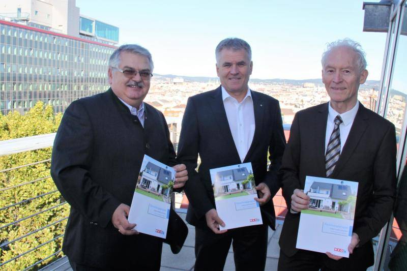 Pressegespräch Lebenszykluskosten  Pressegespräch Lebenszykluskosten Ein- und Zweifamilienhäuser