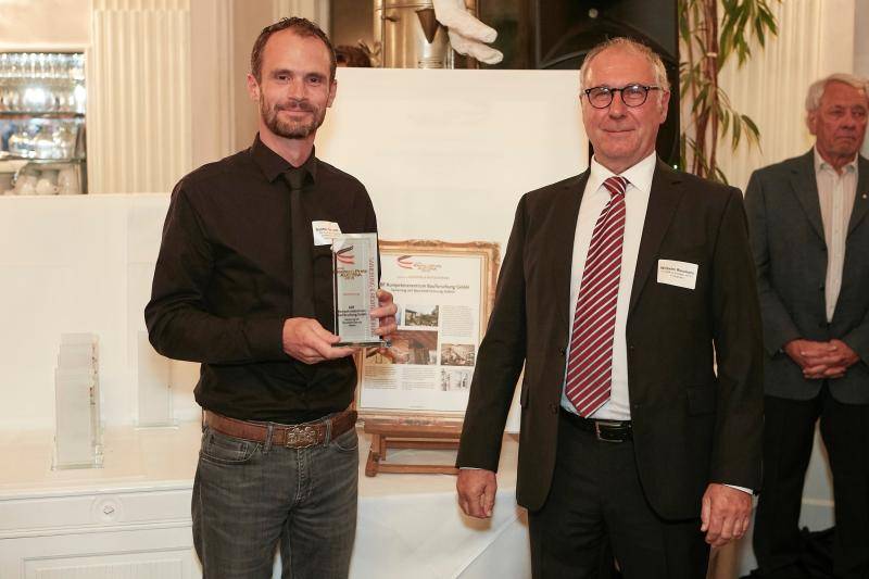 von re: Juryvorsitzender Prof. Wilhelm Reismann und Gunther Graupner, Geschäftsführer KBF Foto (c) Thomas Topf, WEKA Industrie Medien von re: Juryvorsitzender Prof. Wilhelm Reismann und Gunther Graupner, Geschäftsführer KBF Foto (c) Thomas Topf, WEKA Industrie Medien