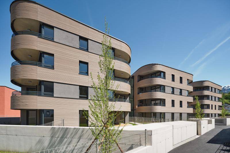 ©paul-ott Tour of the Dreigang residential building in Golling